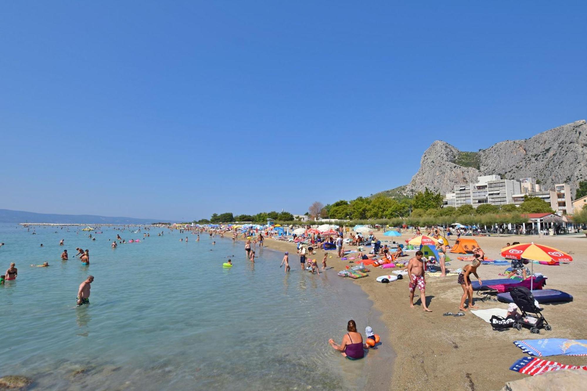 Apartment Antonela Omis Exterior photo