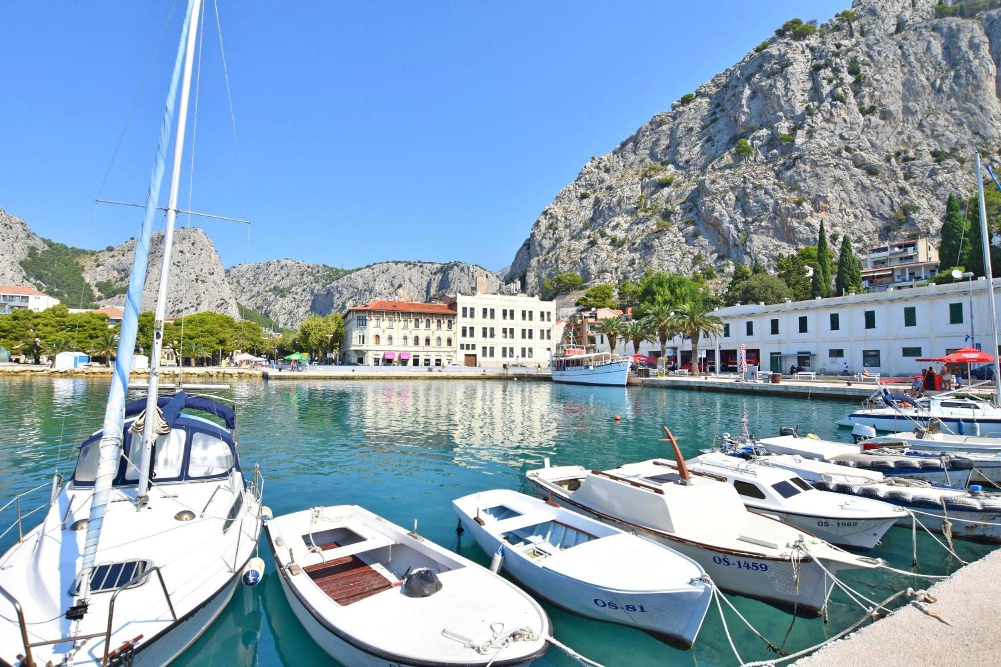 Apartment Antonela Omis Exterior photo